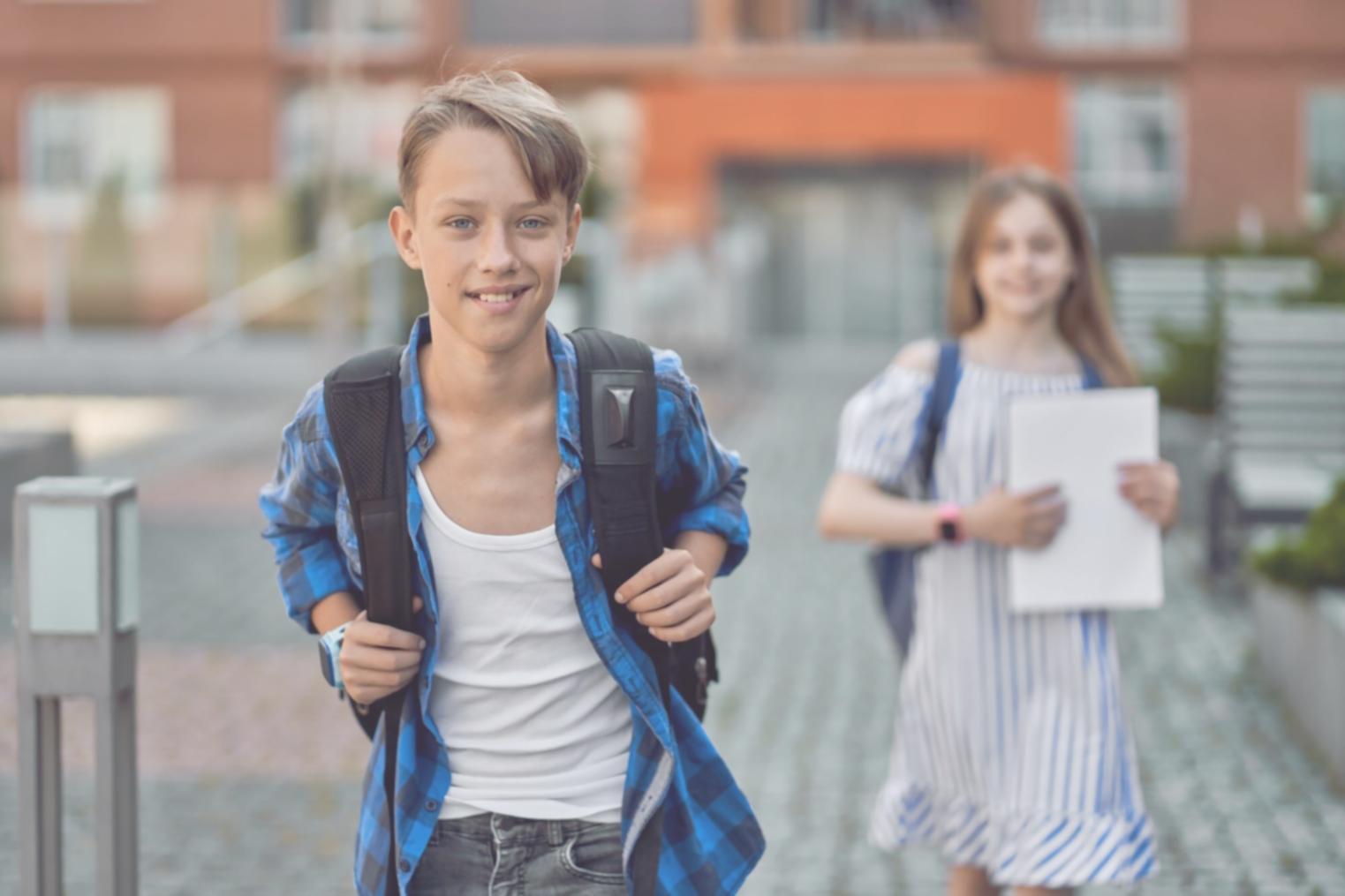 Finanzanalyst bei der Arbeit mit Liquiditätskennzahlen